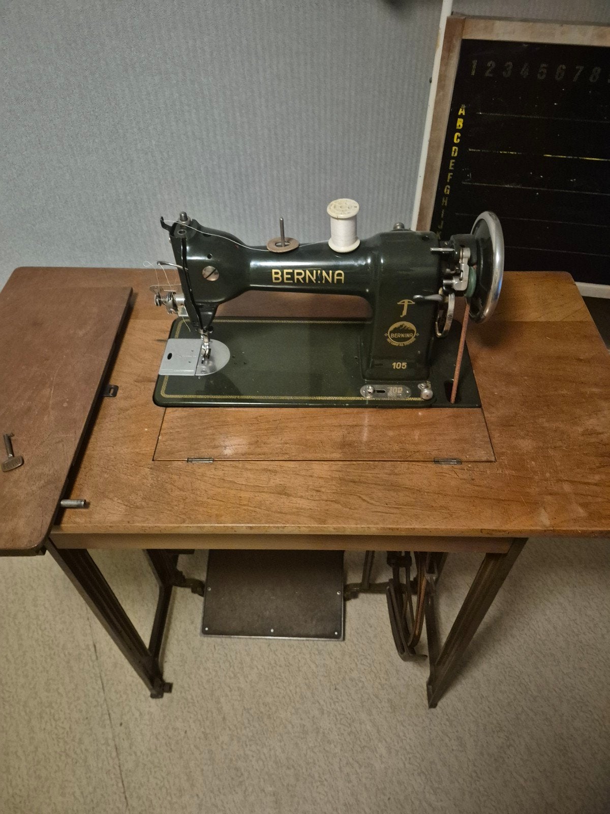 Naaimachine Bernina met tafel, Enlèvement