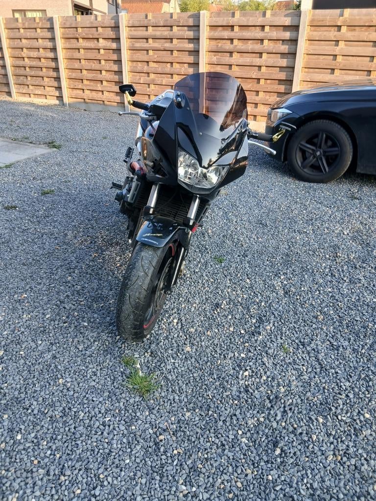Honda hornet, Motoren, Particulier