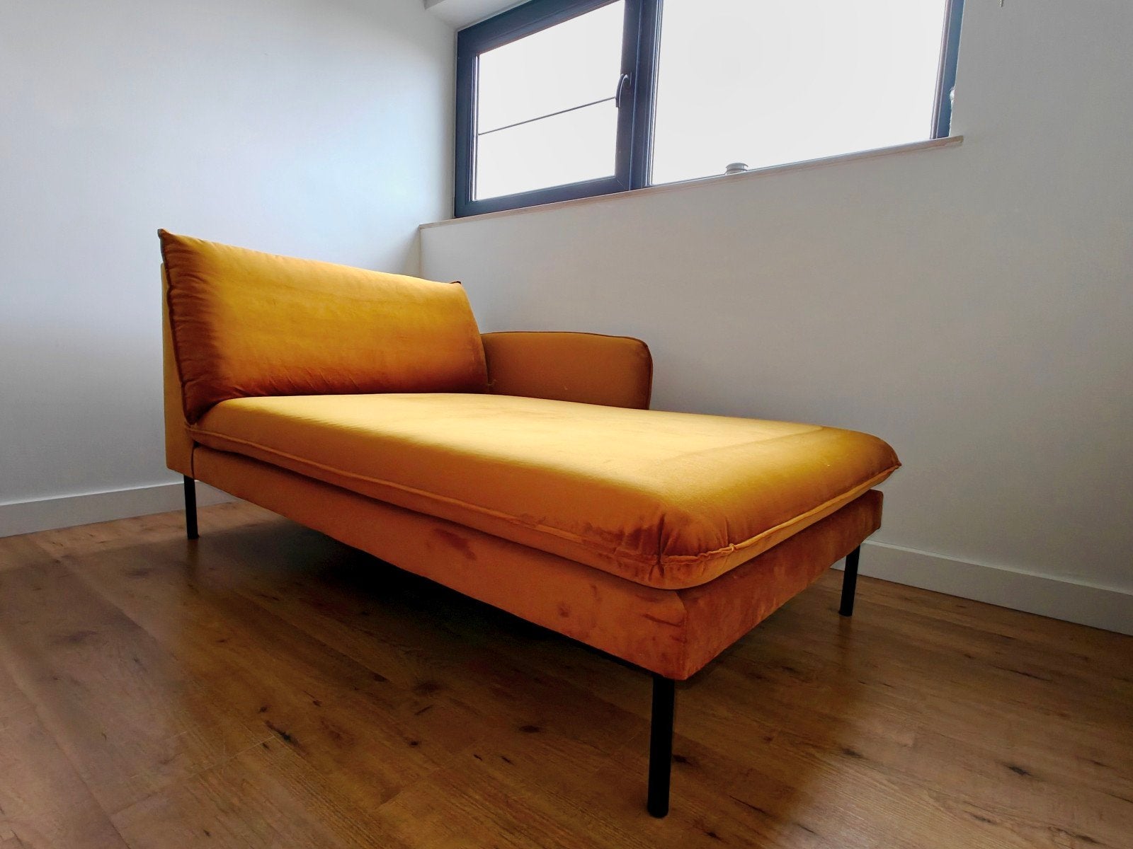 Gele velvet chaise longue Cosmopolitan Design, Maison & Meubles, Canapés | Sofas & Chaises Longues, 100 à 125 cm, 150 à 200 cm