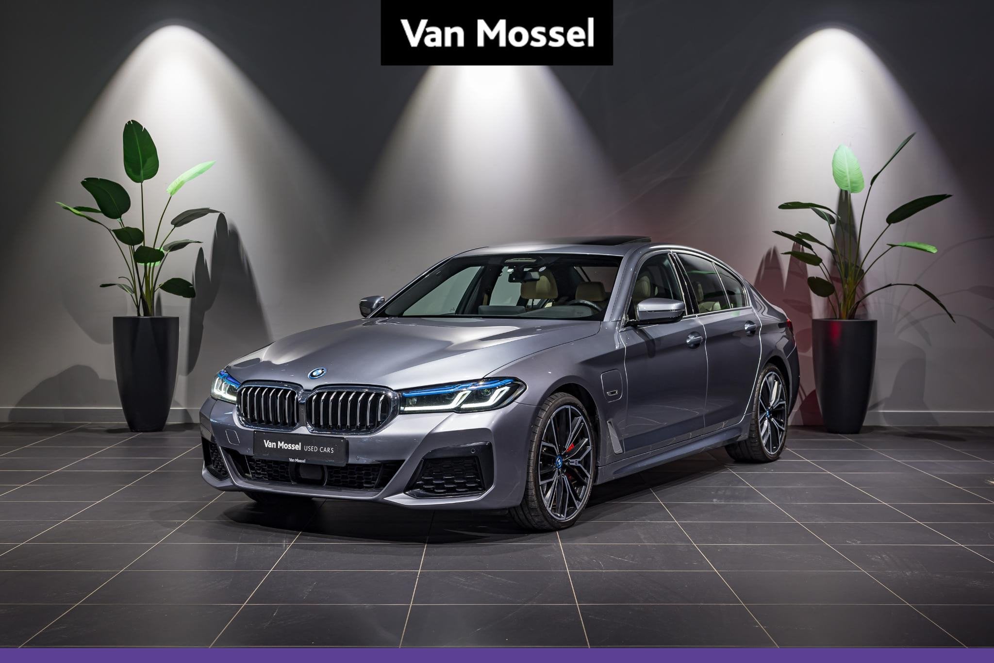 BMW 5 Reeks Berline 545e xDrive M SPORT | LASERLIGHT | PANOD, Auto's, 4 deurs, Stof, Gebruikt, Start-stop-systeem