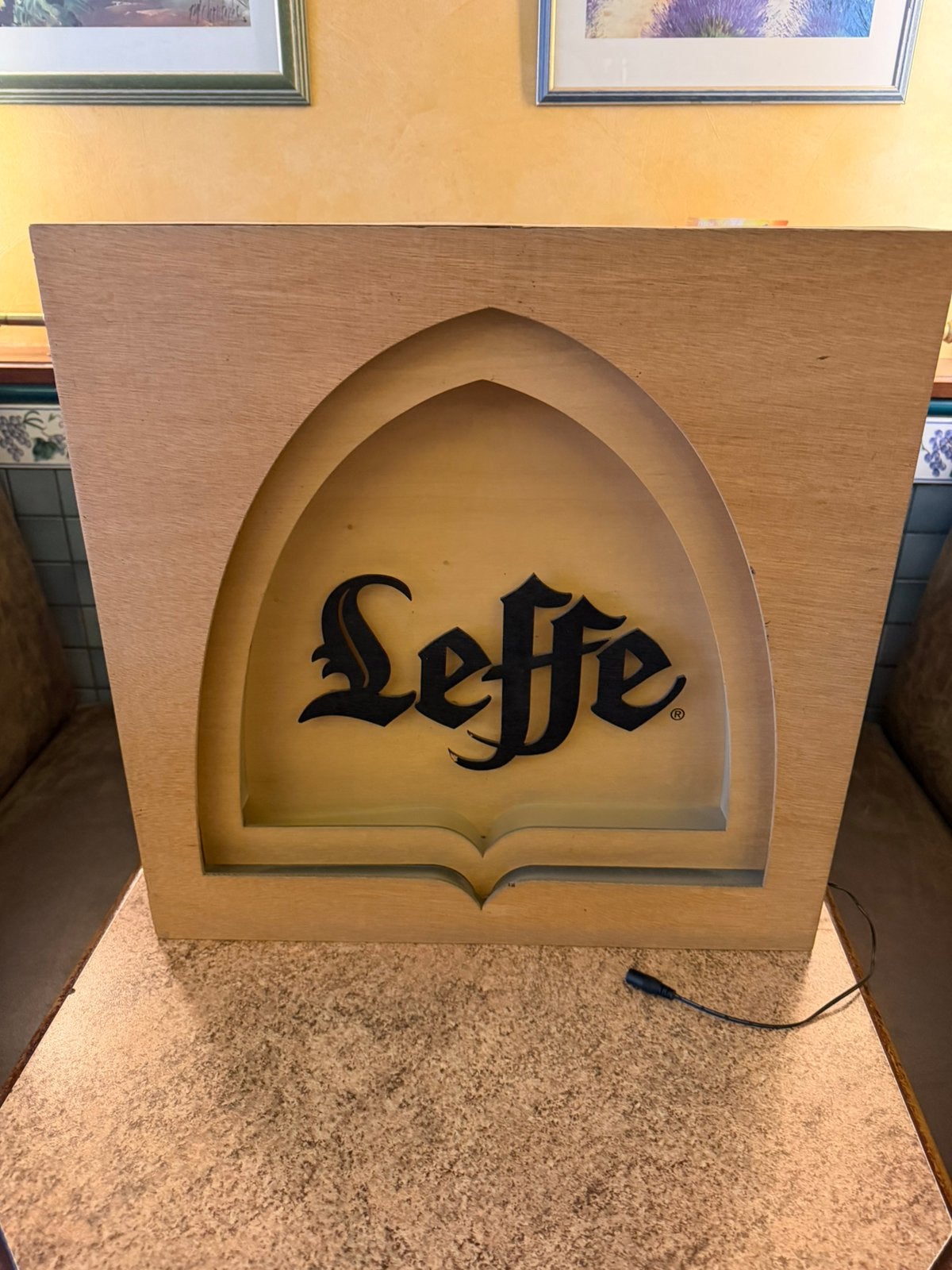 ENSEIGNE LUMINEUSE LEFFE VINTAGE EN BOIS, Enlèvement, Comme neuf