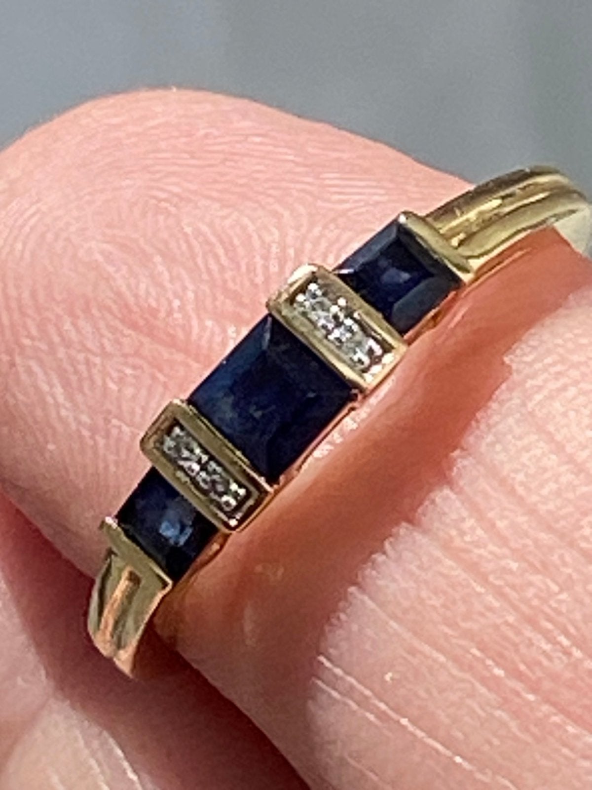 18-karaats gouden ring met saffieren en diamanten, Ophalen, Zo goed als nieuw, Met edelsteen, Dame