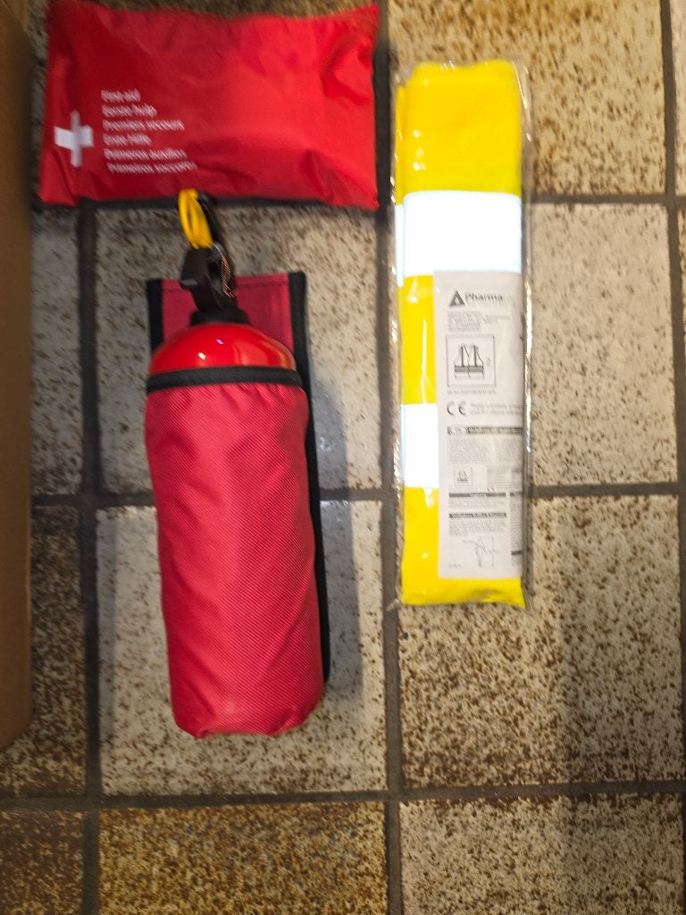 NIEUW => brandblusser - verkeersdriehoek - EHBO - fluovestje, Ophalen, Nieuw