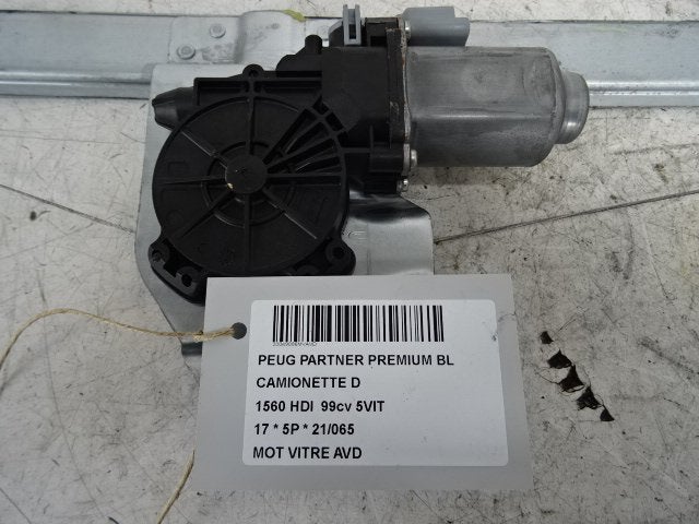 MOTEUR LEVE VITRE ELECTRIQUE AVANT DROIT Peugeot (402104B), Utilisé, Avant, Peugeot