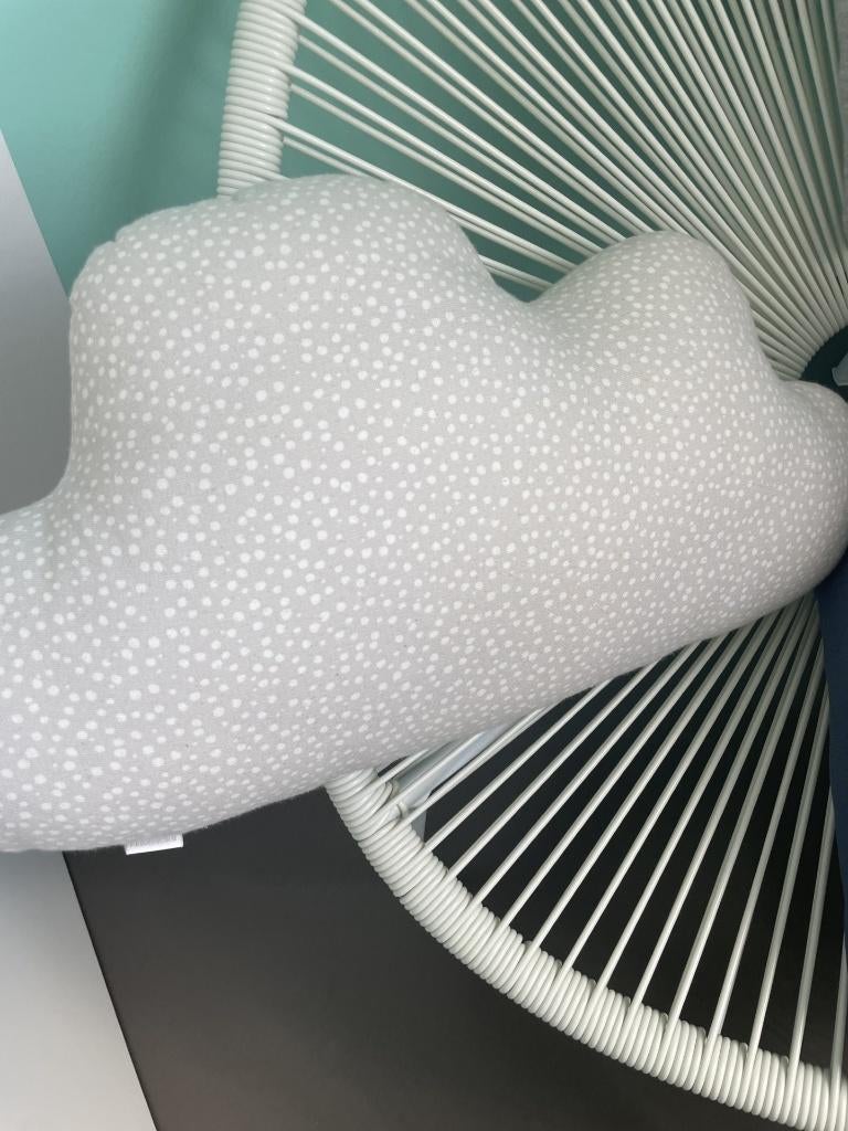 Coussin gris en forme de nuage, en guise de décoration, Enlèvement ou Envoi, Comme neuf, Tapis ou Coussin