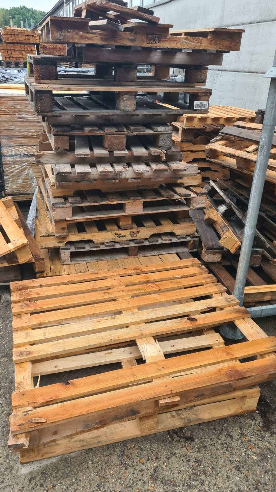 Gratis paletten voor brandhout

Gratis houten paletten af te, Tuin en Terras, Brandhout, Ophalen