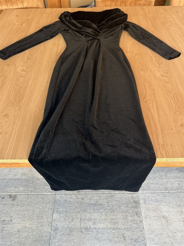 Lagenes Off-Shoulder Velvet Jurk - UK 12 / EU 40, Ophalen of Verzenden, Zo goed als nieuw