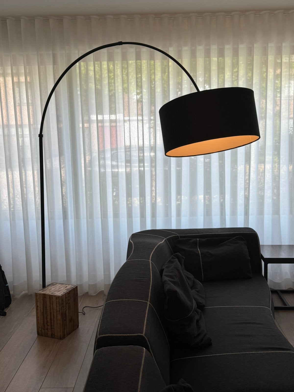 Booglamp in zwart aluminium met houten voet, Ophalen, 200 cm of meer, E27 (groot), Zo goed als nieuw