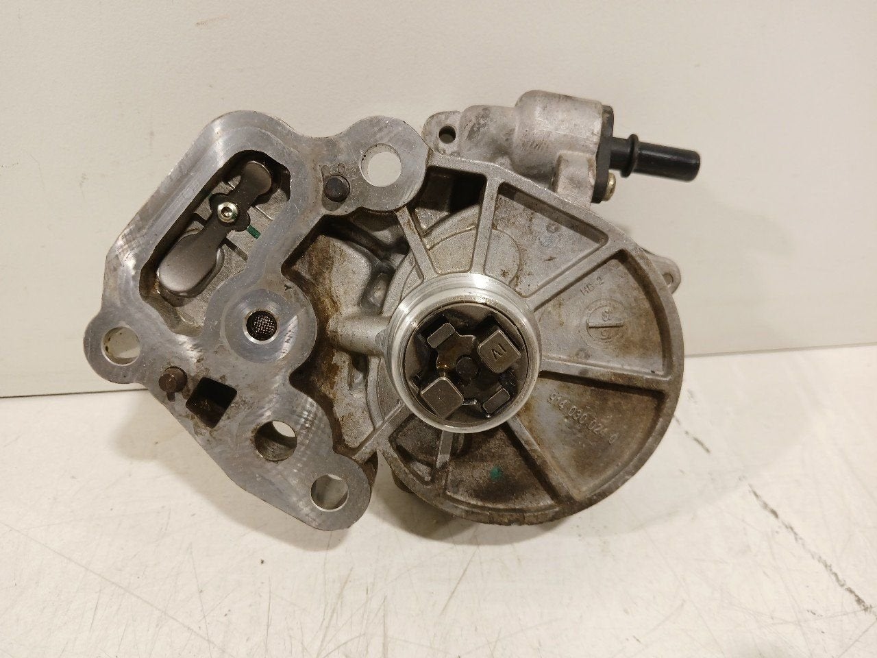 Vacuümpomp Opel Karl, Onderdelen@venauto.nl, Van der Ven Autorecycling B.V., Gebruikt, Ettenseweg 76, 4706 PB Roosendaal, The Netherlands