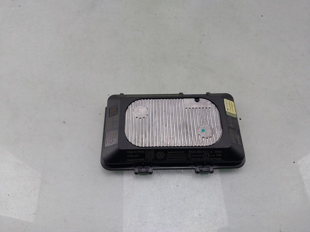 CHARGEUR DE TELEPHONE A INDUCTION (|5NA980611A|), Volkswagen AG, Utilisé, Kundenbetreuung@volkswagen.de, Berliner Ring 2
38440  Wolfsburg, DE