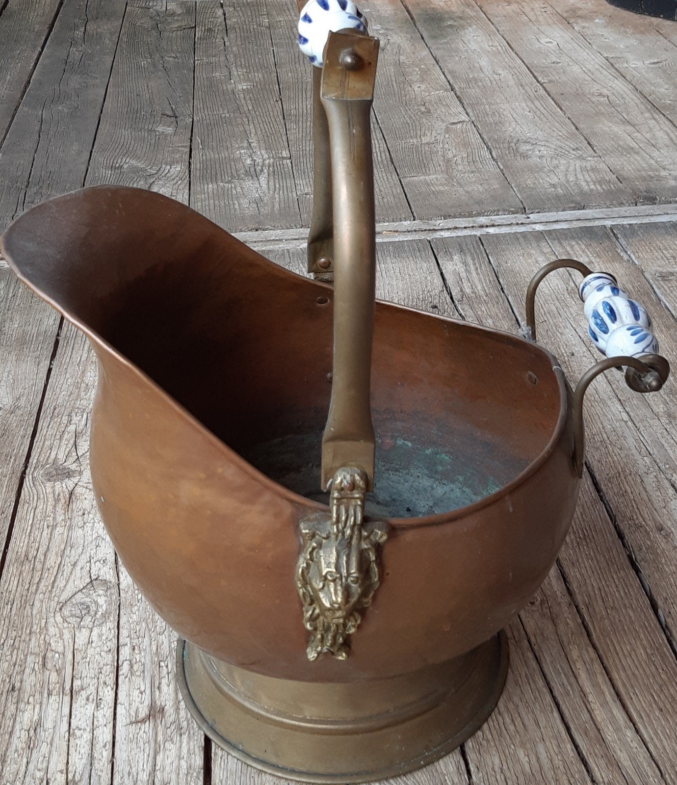 ancienne cruche à charbon, Enlèvement, Cuivre