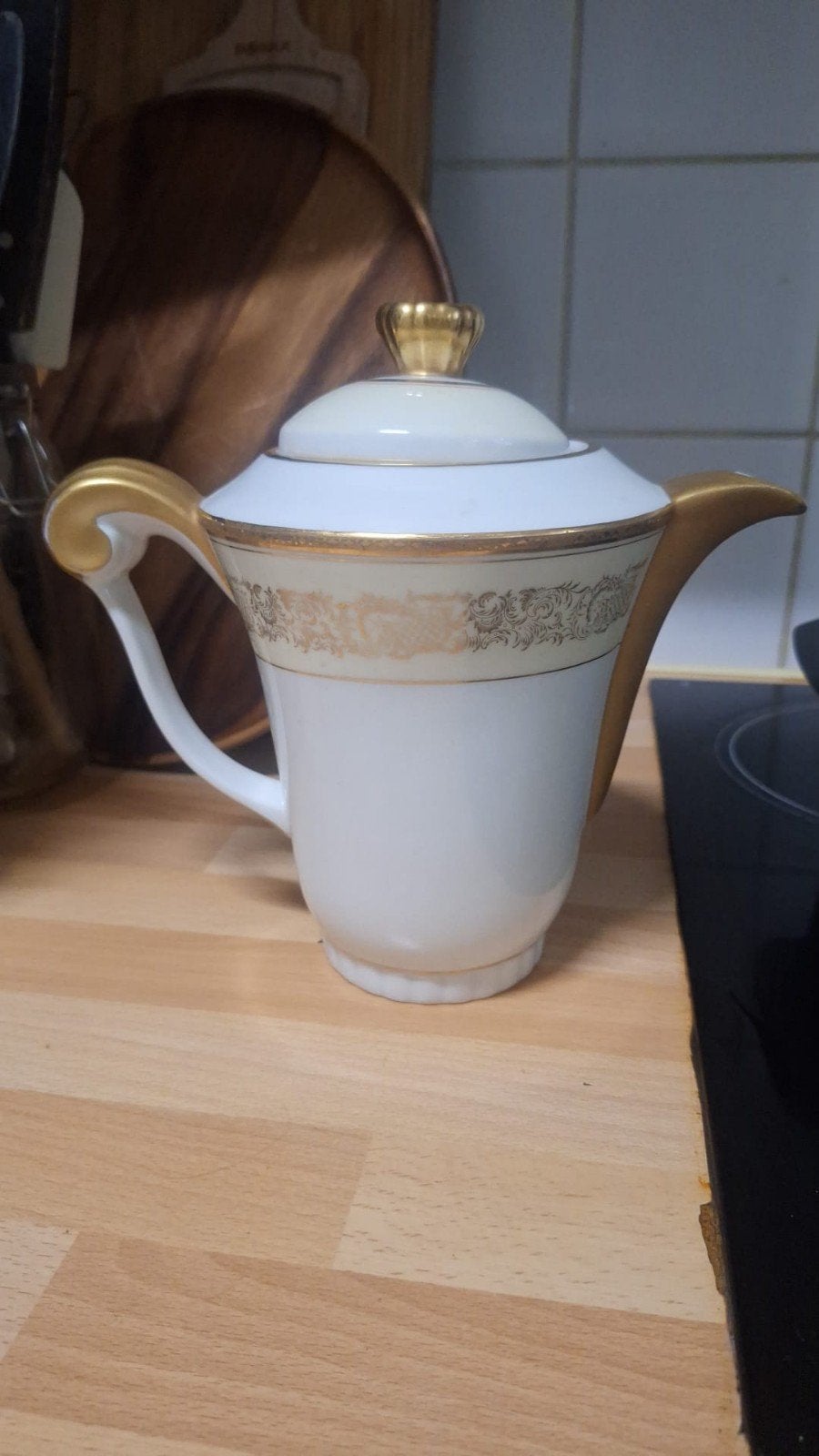 Théière style Napoléon, Enlèvement