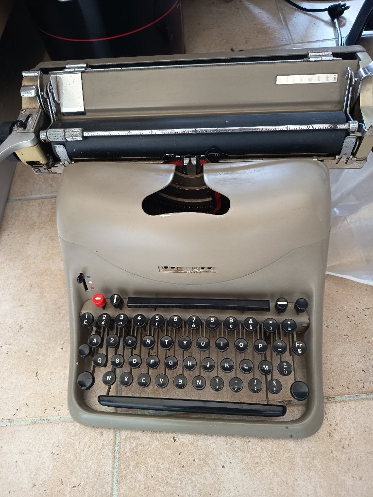 Machine à écrire mécanique Olivetti — vintage, Enlèvement, Autres types