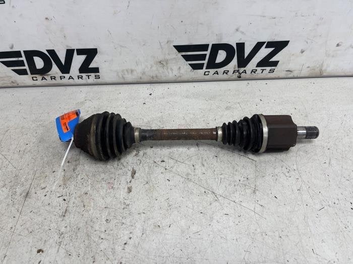 Aandrijfas links-voor van een Volkswagen Tiguan, Gebruikt, -, Volkswagen, -