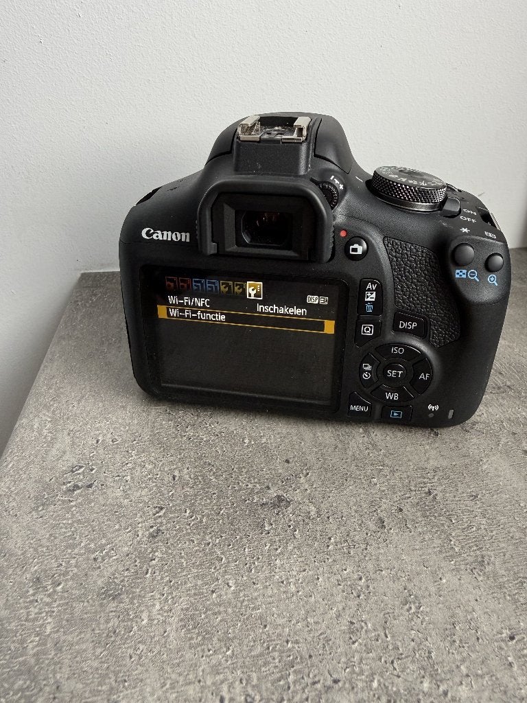 Canon EOS 2000D + 18-55 mm kitlens - Zeer nette staat, Audio, Tv en Foto, Fotocamera's Digitaal, Ophalen, Spiegelreflex, Ingebouwde flitser