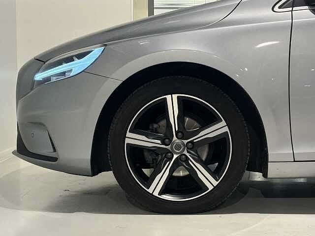 Volvo V40 D2 Sport Edition + Pano dak/trekhaak, Autos, Argent ou Gris, Achat, 87 kW, Euro 6