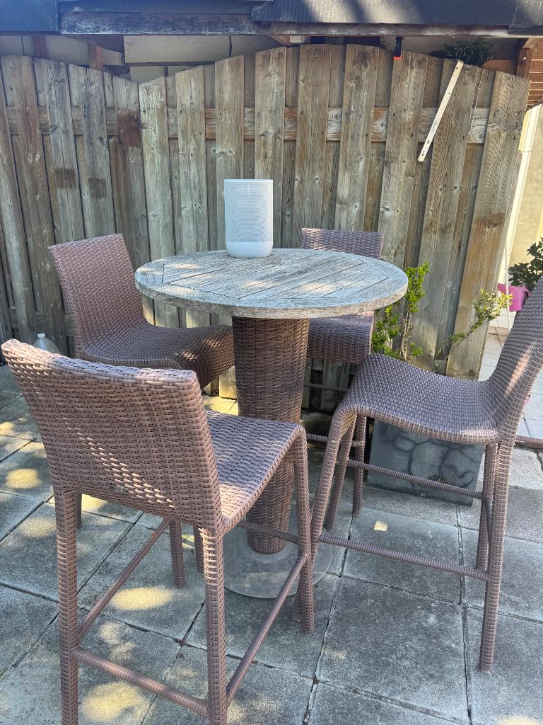 HOGE TUINTAFEL + 4 KINDERSTOELEN — MERK BRISTOL, Ophalen