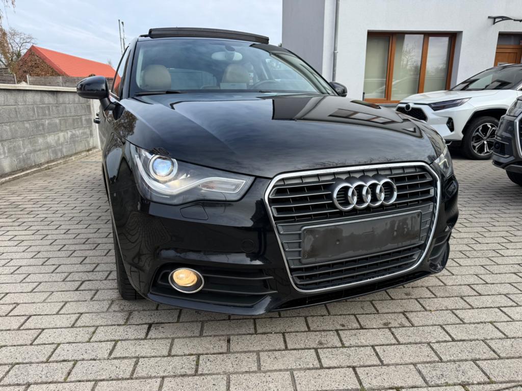 Audi A1 1.4 Benzine Automaat.  XENON, Auto's, Audi, A1, 4 cilinders, Zwart, Leder