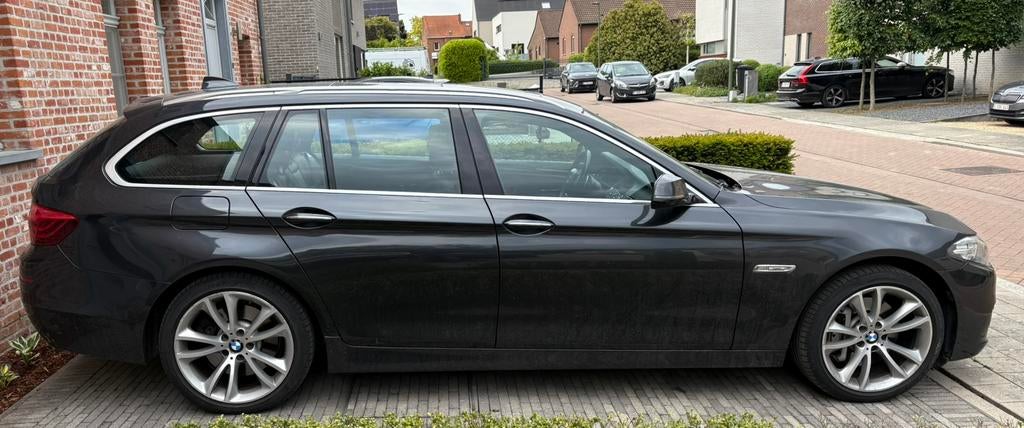 BMW 5.30 d  x-drive luxury 2014 km.165000, Auto's, Automaat, 2993 cc, Blauw, Parkeercamera