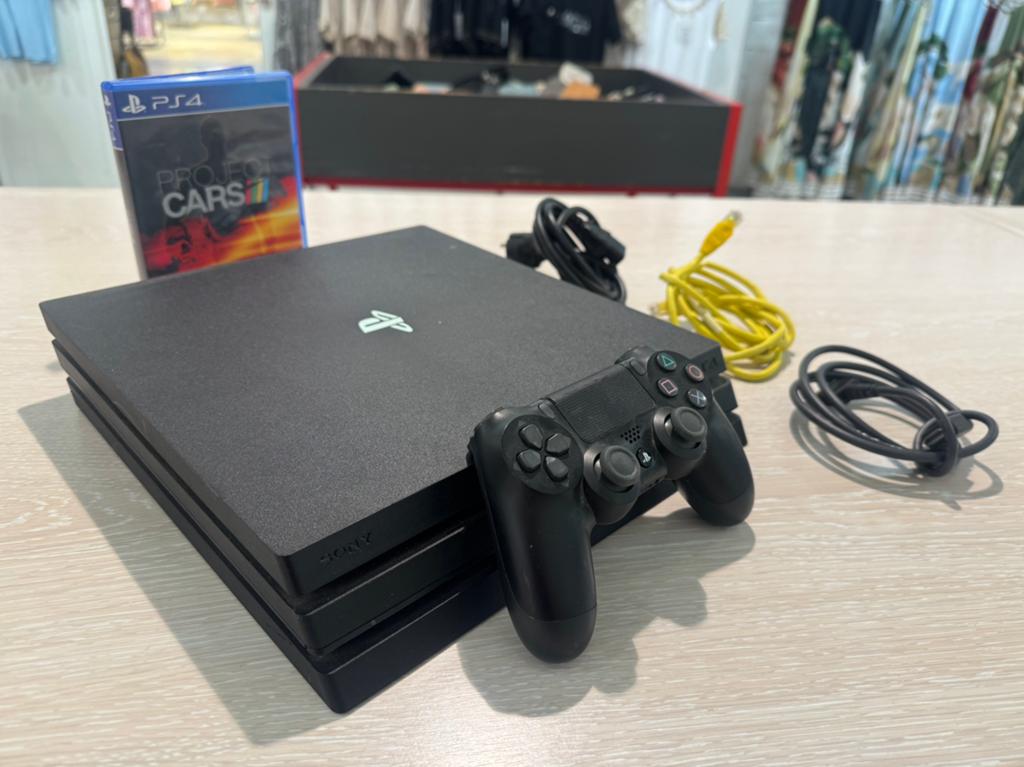 PS4 Pro + Project CARS + Originele Controller, Ophalen of Verzenden, Online