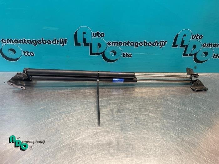 Set Gasdempers Achterklep van een Suzuki Wagon R+ (Wagon R+, Gebruikt, -, -, Ophalen of Verzenden