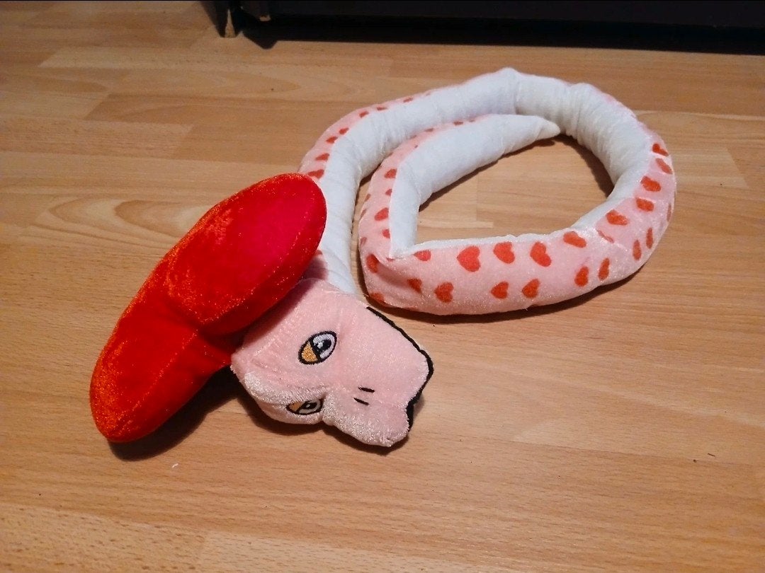 Roze slangen knuffel met hartjes patroon, Enlèvement ou Envoi, Overige karakters, Autres marques, Autres types