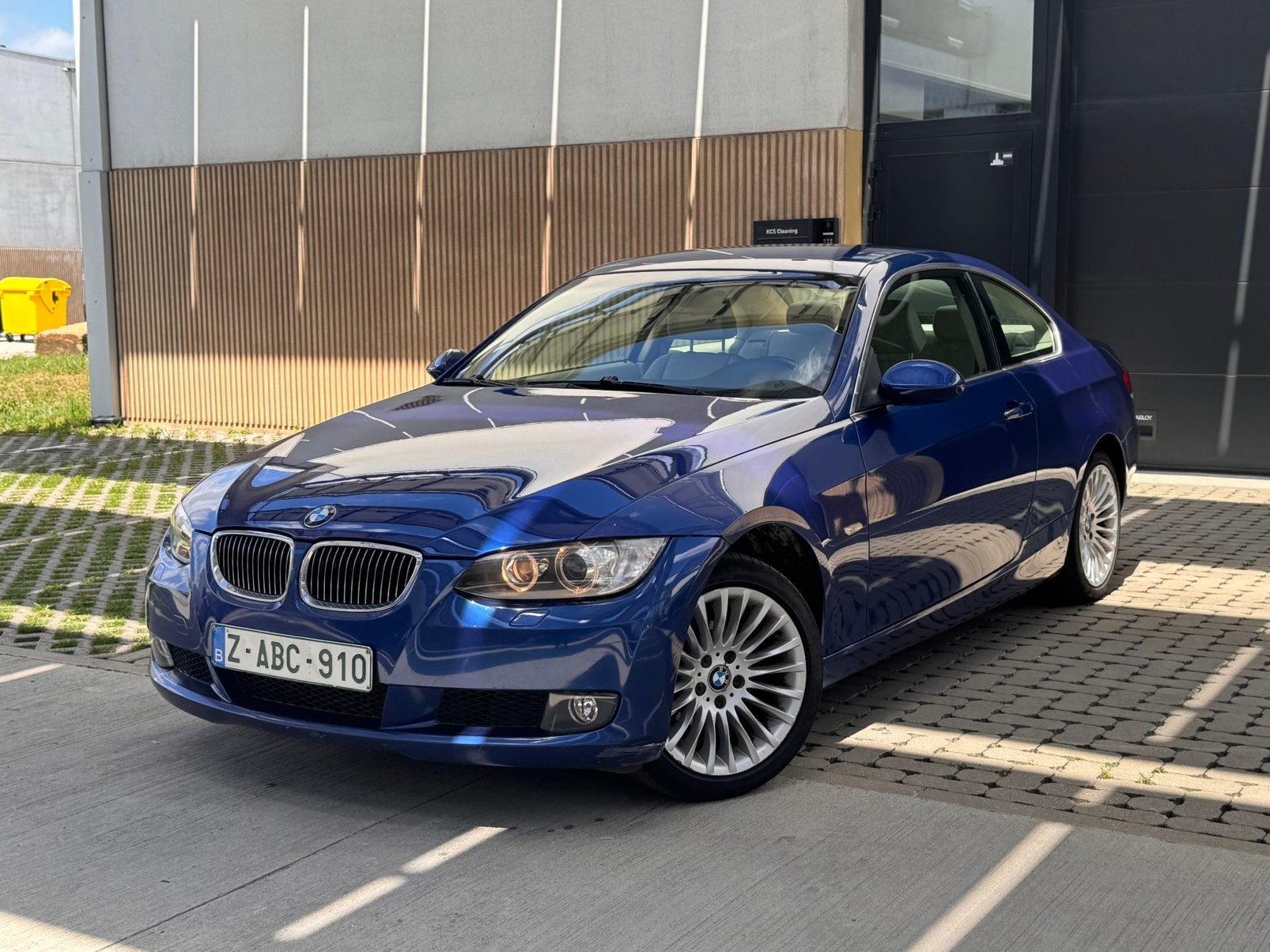 BMW 325i Xdrive Coupé Automaat, Auto's, Automaat, Dealer onderhouden, Beige, Blauw