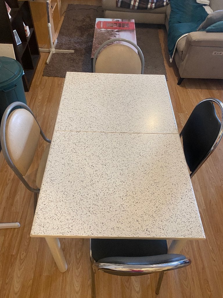 eettafel met vier stoelen, Ophalen