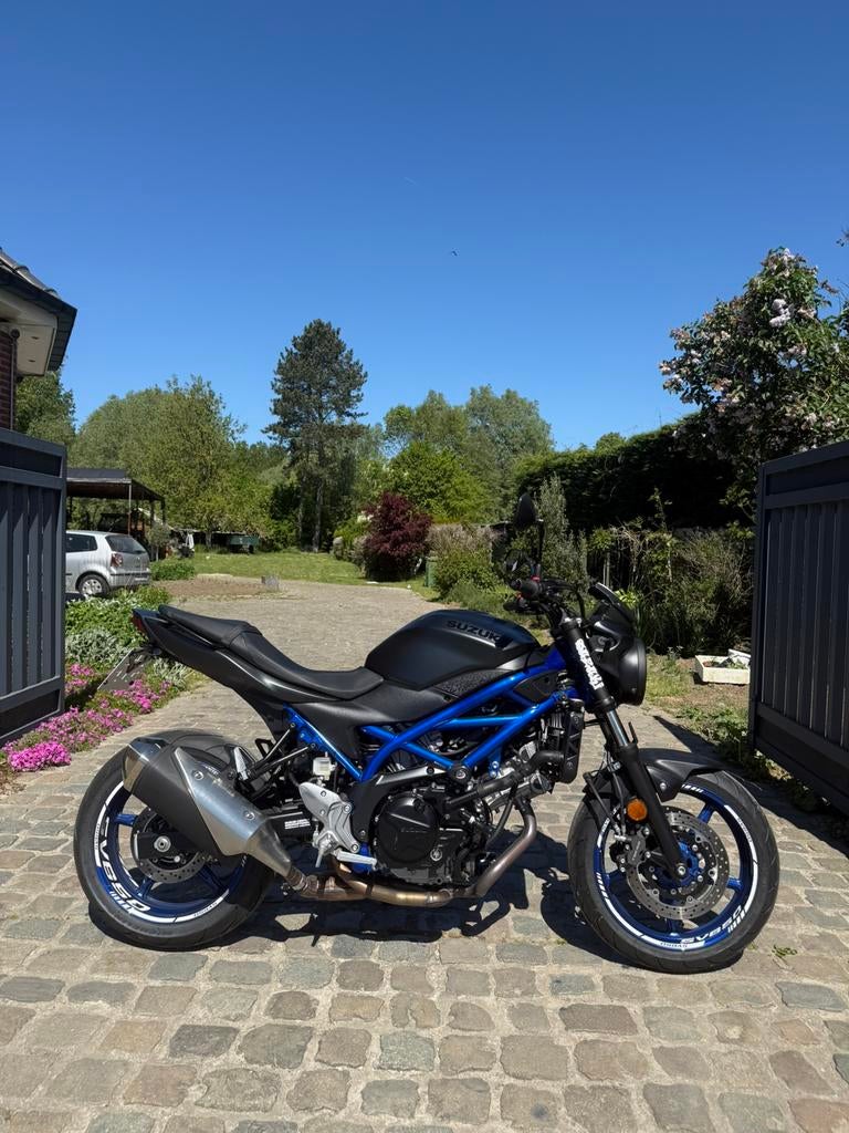 Suzuki SV650 *11.000km* @AelbrechtMotors, Motoren, Motoren | Suzuki, Handvatverwarming, Nieuw, Bedrijf