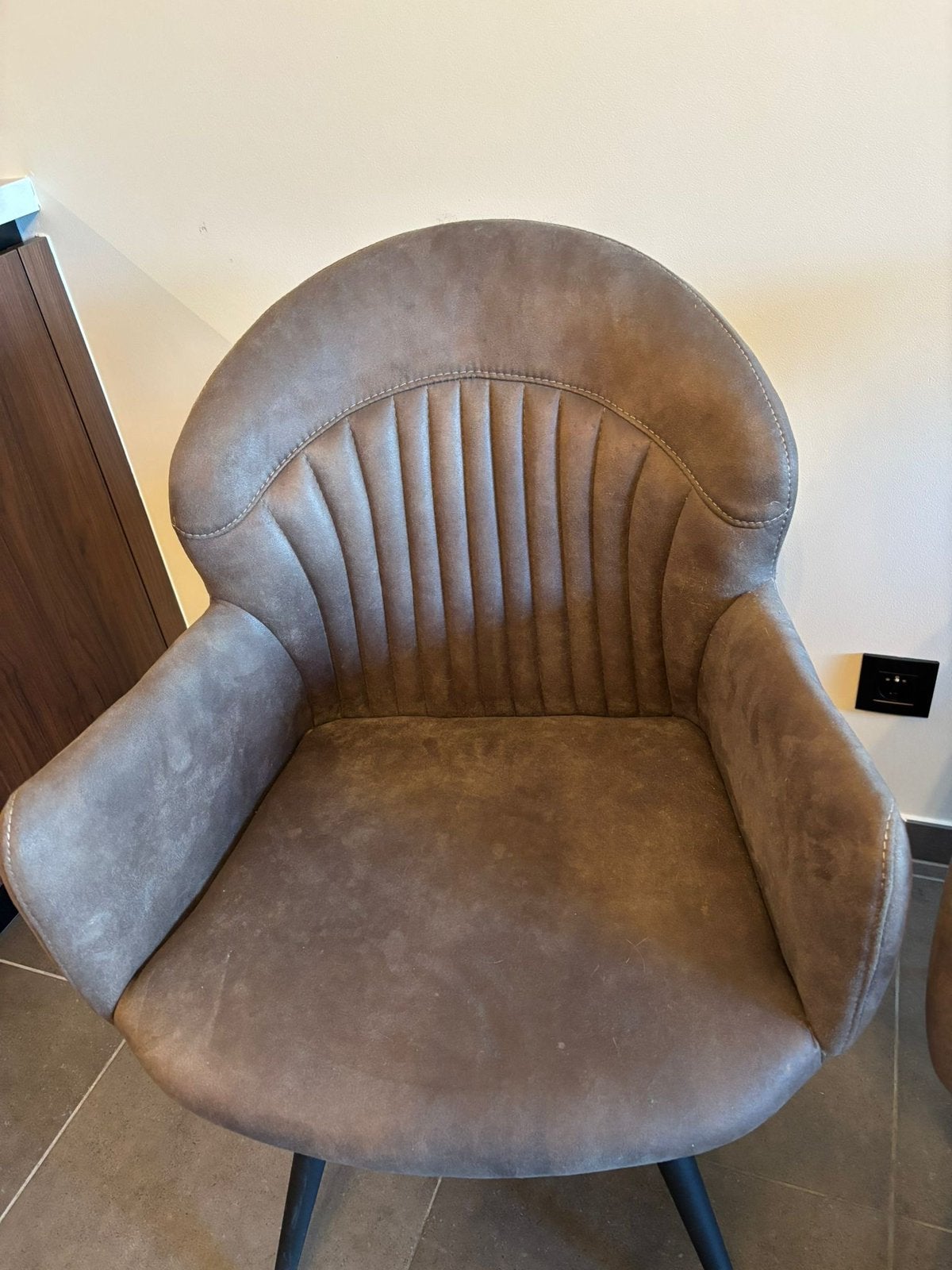 2 lederen stoelen, Huis en Inrichting, Ophalen, Zo goed als nieuw
