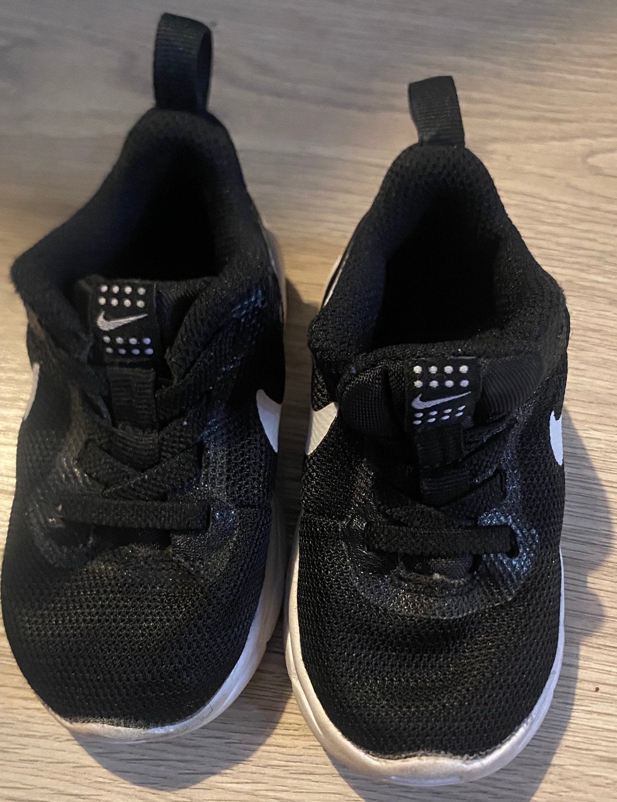 Nike sneakers, Kinderen en Baby's, Kinderkleding | Schoenen en Sokken, Ophalen, Zo goed als nieuw