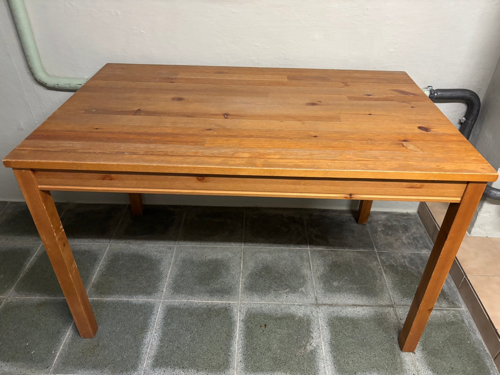 Table de cuisine ou table de bricolage en bois de pin, Maison & Meubles, Tables | Tables à manger, Enlèvement, Utilisé, Carré