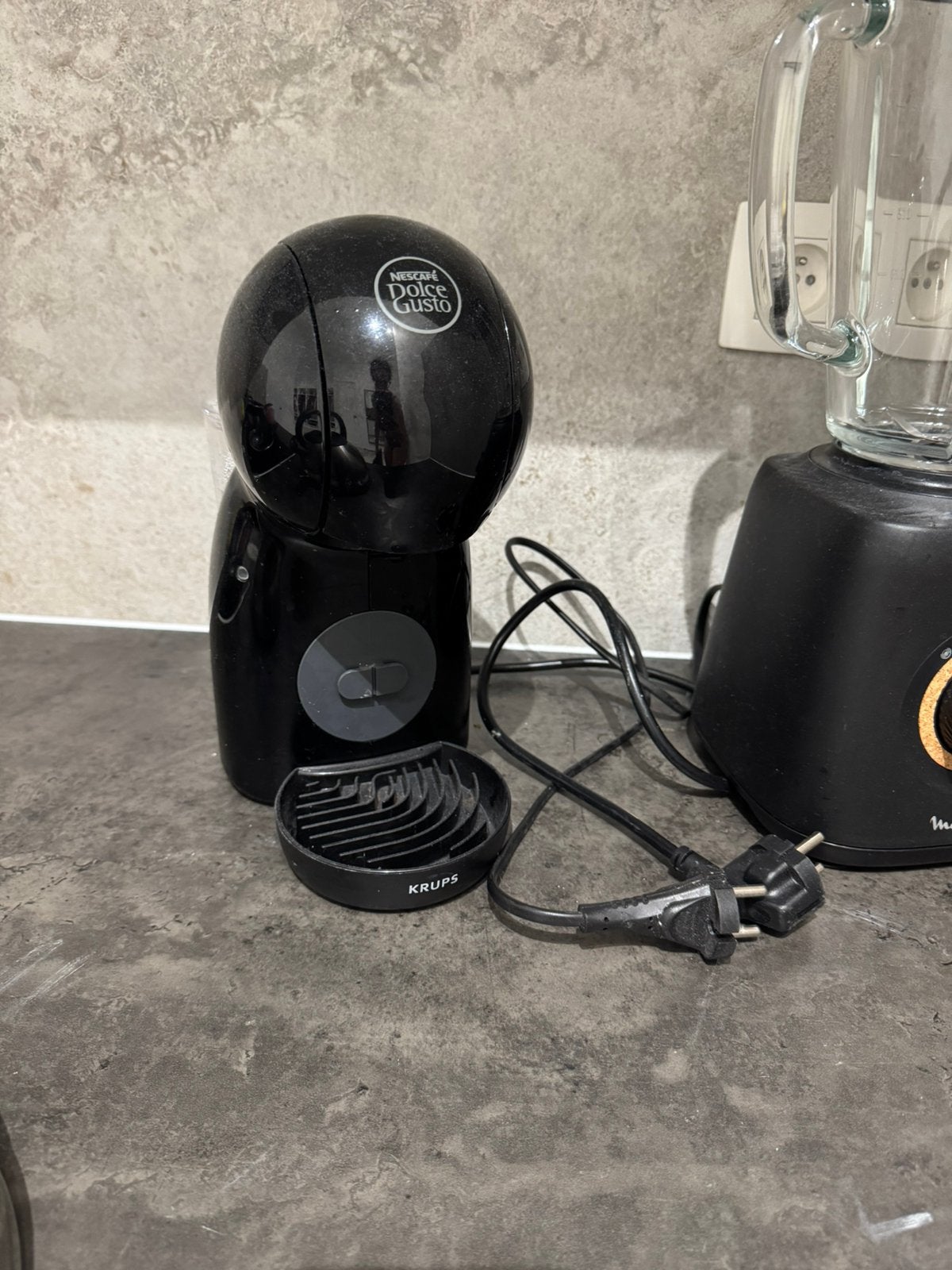 Machine Nescafe Dolce Gusto, Ophalen, Zo goed als nieuw, Koffiepads en cups