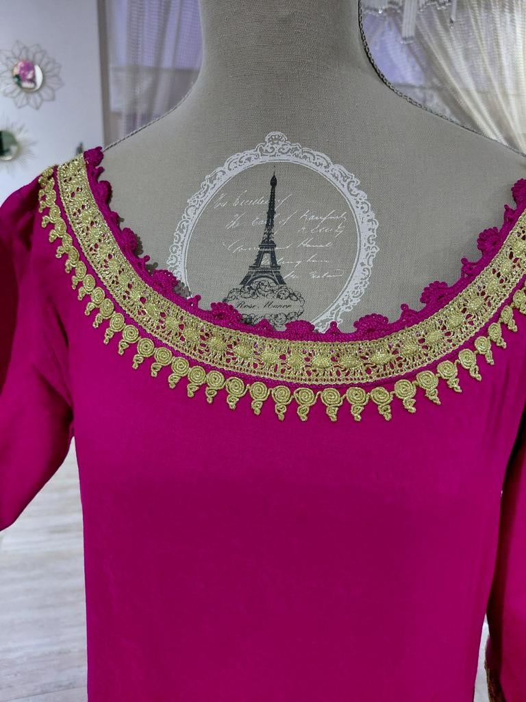 Geborduurd fuchia kleed, Kleding | Dames, Gelegenheidskleding, Ophalen