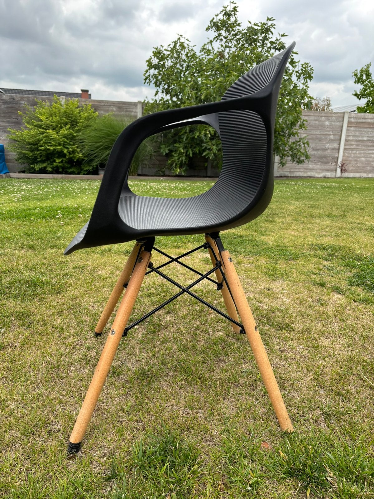4 zwarte stoelen, Maison & Meubles, Chaises, Bois, Comme neuf, Enlèvement, Quatre