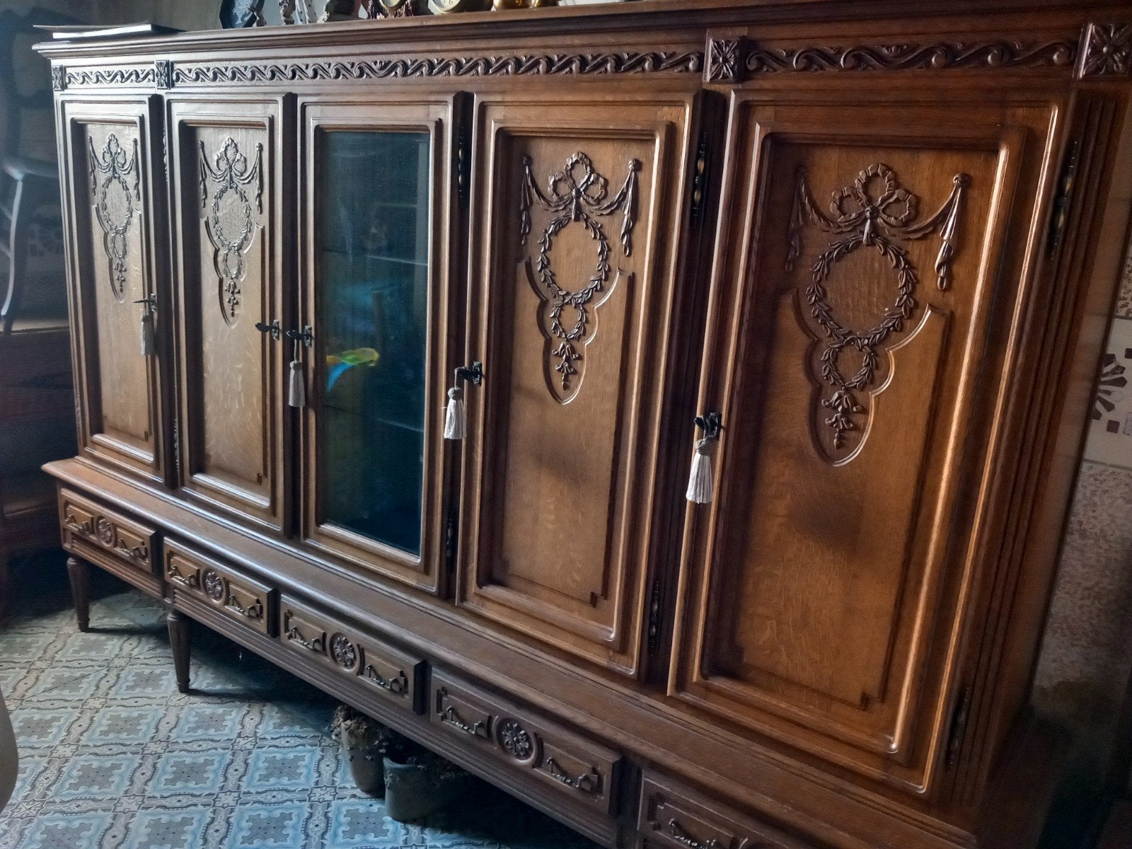 Gratis livingkast 5deurs en 5 schuiven, Antiek en Kunst, Antiek | Meubels | Kasten, Ophalen