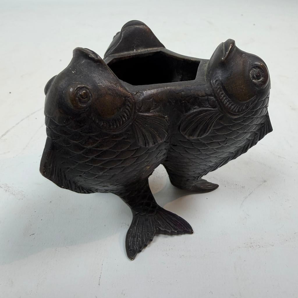 Okimono en bronze patiné, Enlèvement ou Envoi, Bronze