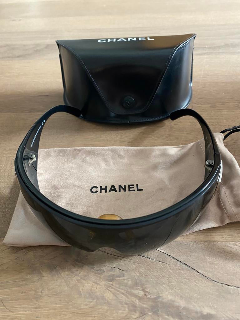 Zonnebril Chanel, Ophalen of Verzenden, Zo goed als nieuw, Zwart, Zonnebril