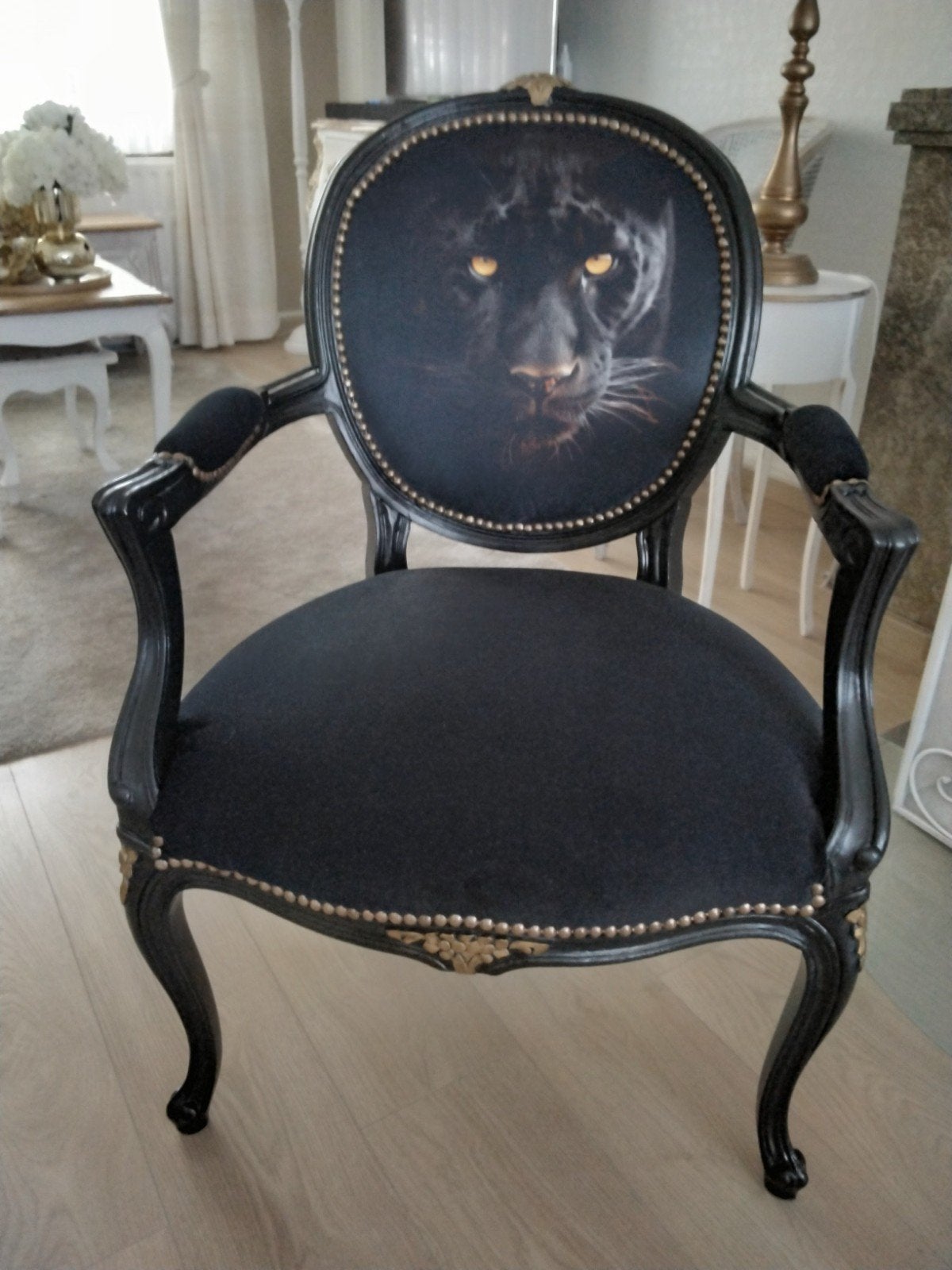 Magnifique fauteuil médaillon exclusif, Enlèvement