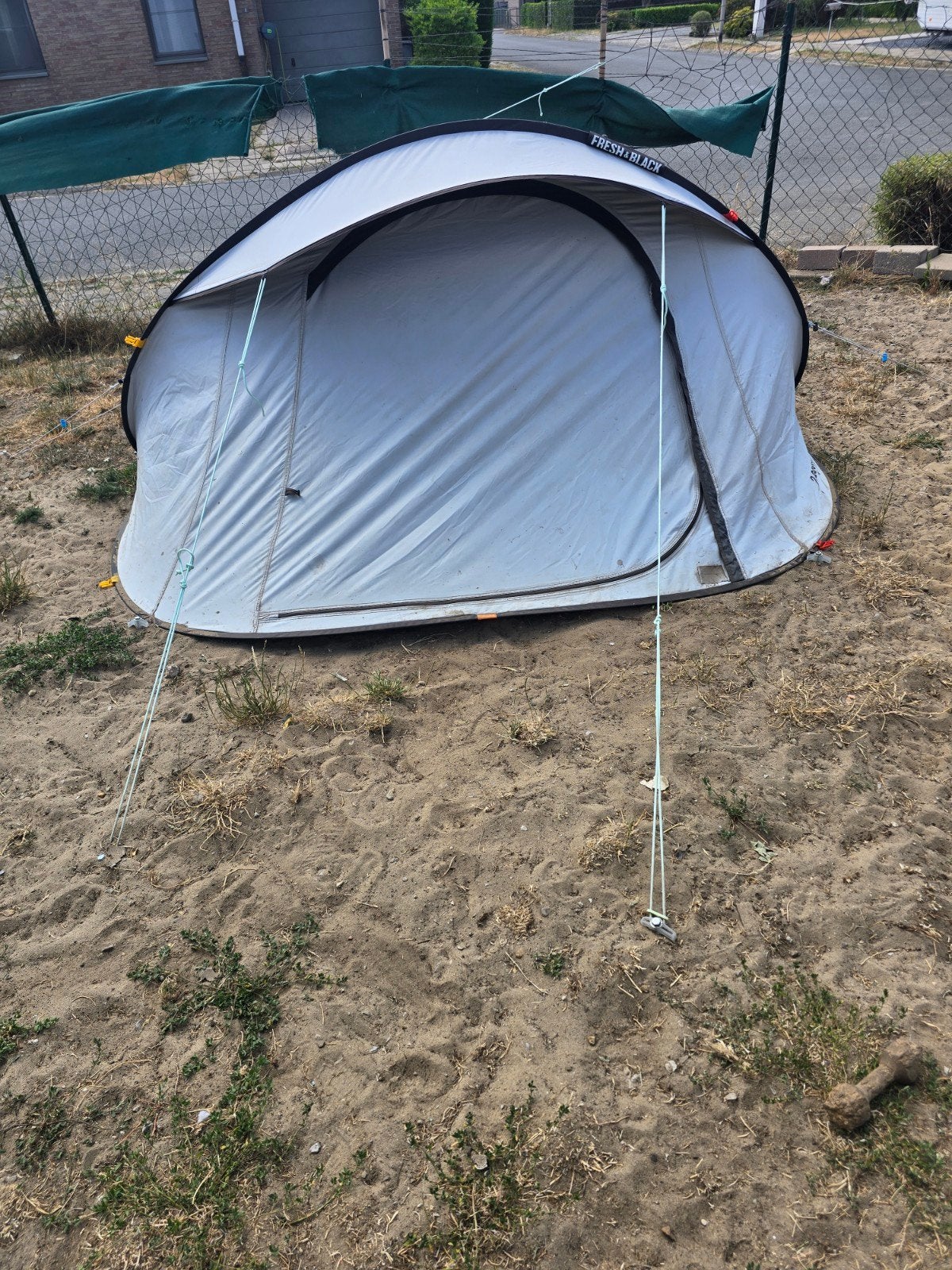 Fresh en black pop up tent, Enlèvement, Utilisé, Jusqu'à 3