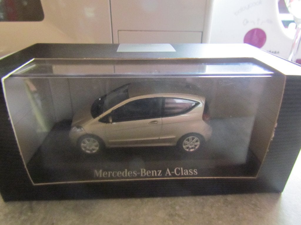 Schuco Mercedes Classe A brun 1/43, Hobby en Vrije tijd, Ophalen of Verzenden, Nieuw, Auto, Schuco