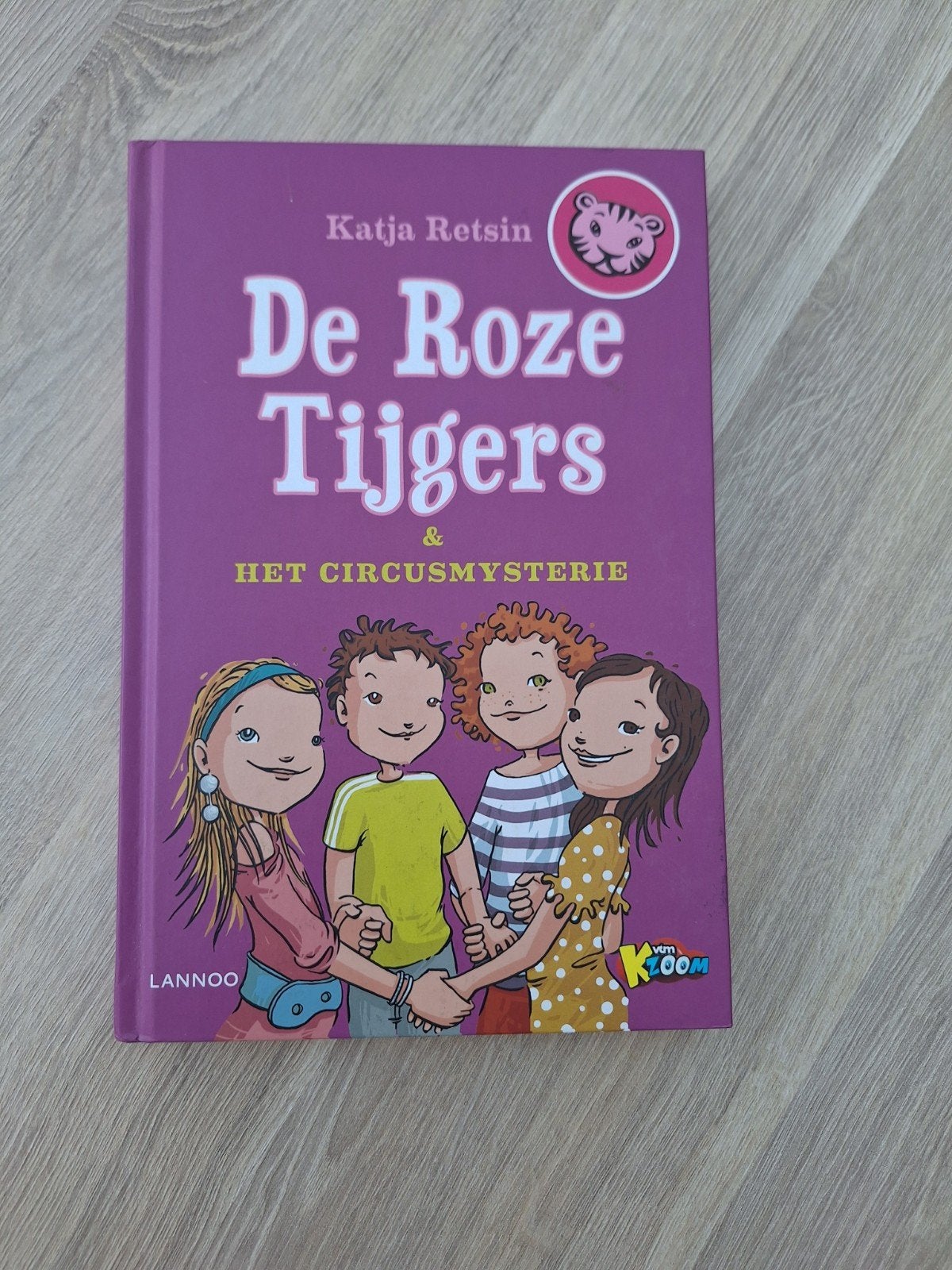 Katja Retsin - De Roze Tijgers & het circusmysterie, Ophalen of Verzenden, Katja Retsin