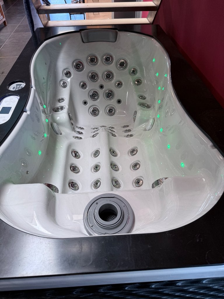 Spa wellis, Jardin & Terrasse, Bains à remous et Spas, Enlèvement, Neuf, Pompe, Fixé