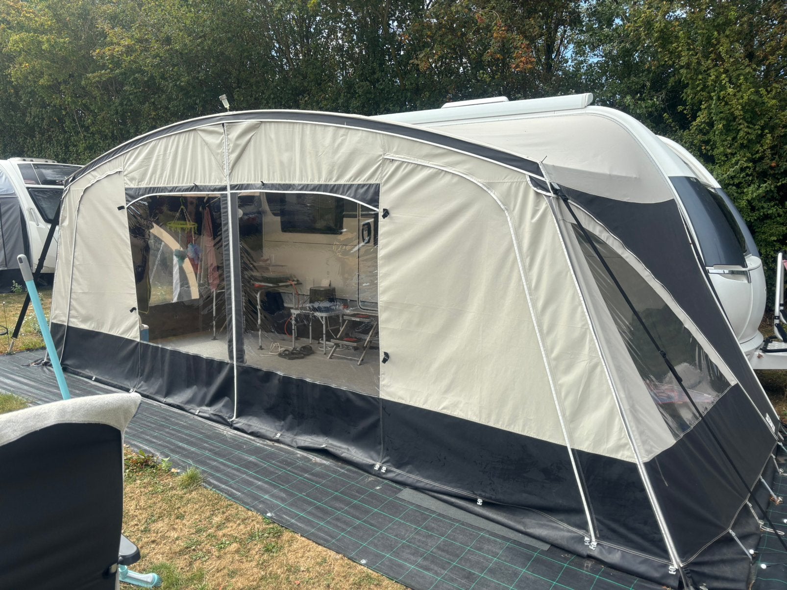 Caravan merk hobby, Jusqu'à 4, Hobby, 5 à 6 mètres, Grand lit