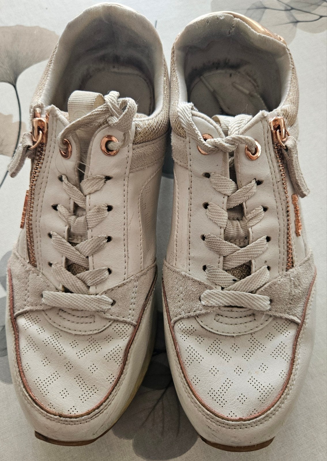 Sneakers Tamaris taille 39
Sneakers Tamaris taille 39
Ce bla, Vêtements | Femmes, Chaussures, Enlèvement ou Envoi, Sneakers et Baskets