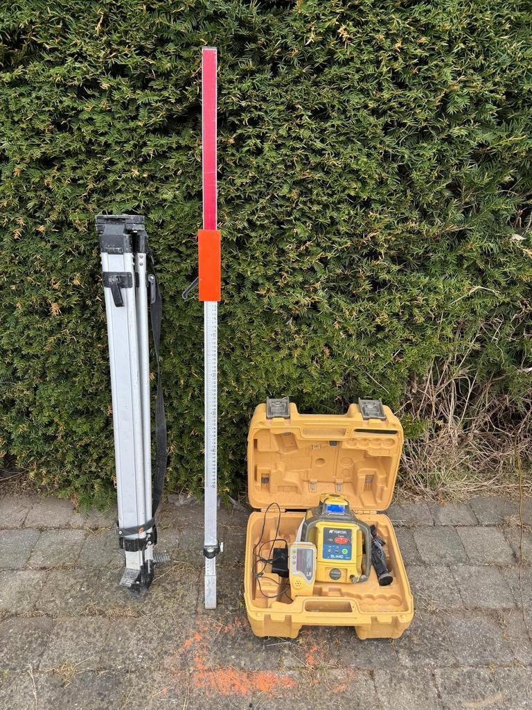 Laster Topcon met 3 pekkel en stok, Enlèvement