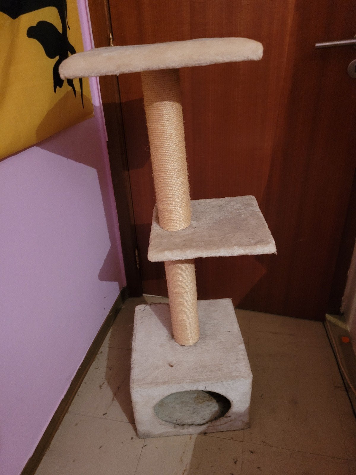 Krabpaal voor katten met 2 lig niveaus en hok amper gebruikt, Dieren en Toebehoren, Ophalen, Krabpaal