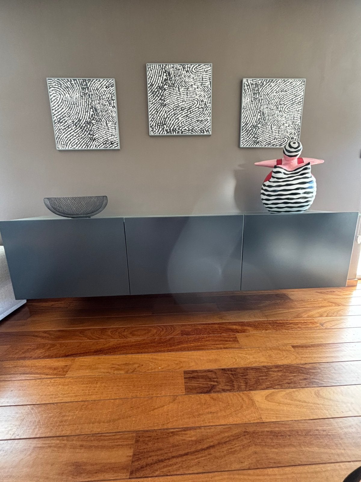 Buffet suspendu design avec plateau en verre, Maison & Meubles, 200 cm ou plus, Design, Enlèvement, Utilisé