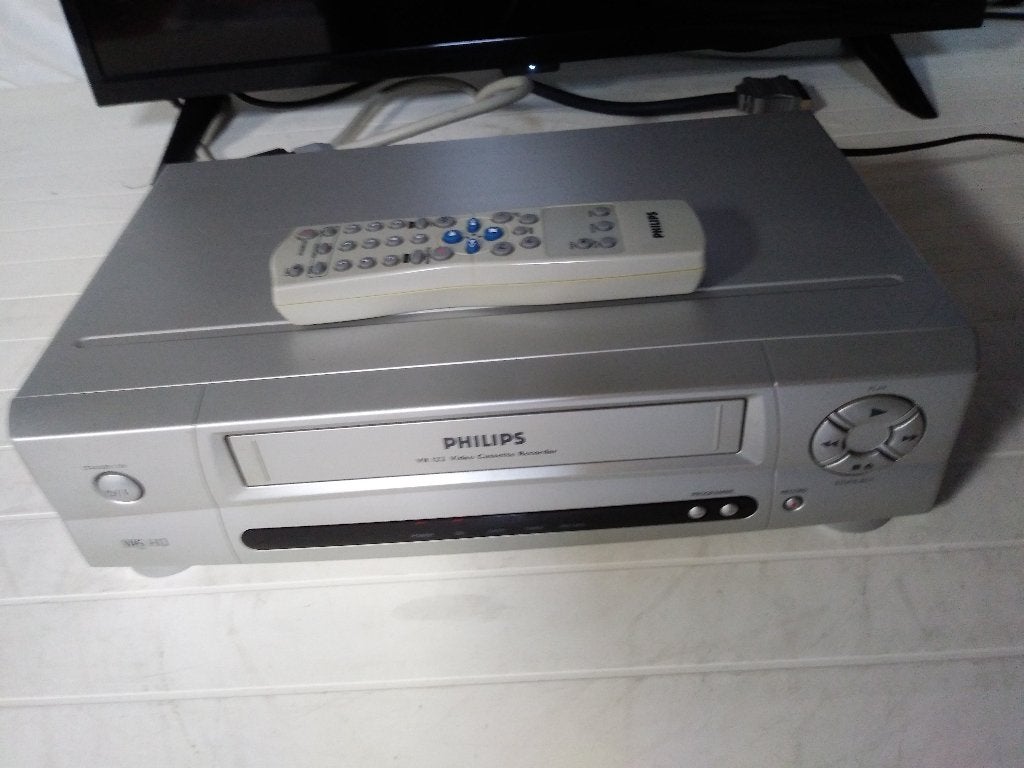 Enregistreur vidéo Philips VR122 avec télécommande, Enlèvement ou Envoi, Comme neuf, Lecteur ou enregistreur VHS