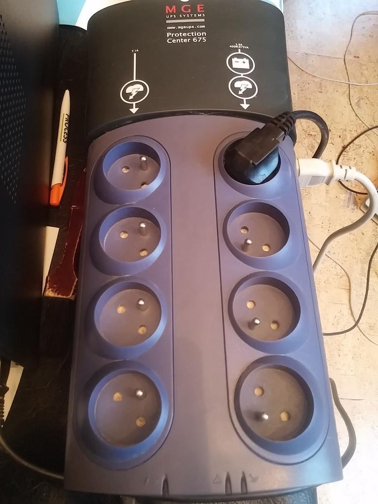 UPS MIGE PROTECTION CENTER 675 VA/400W-Nouveau batterie, Informatique & Logiciels, Enlèvement ou Envoi, Utilisé